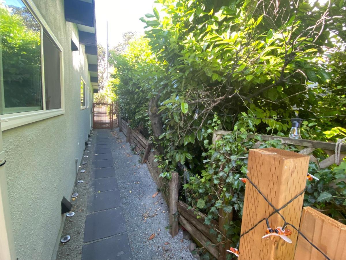 Hudson Homes Bnb Victoria Exterior photo