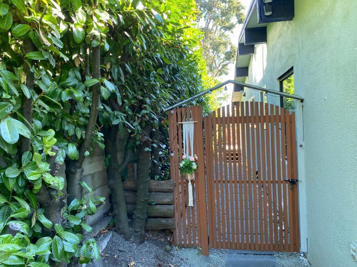 Hudson Homes Bnb Victoria Exterior photo